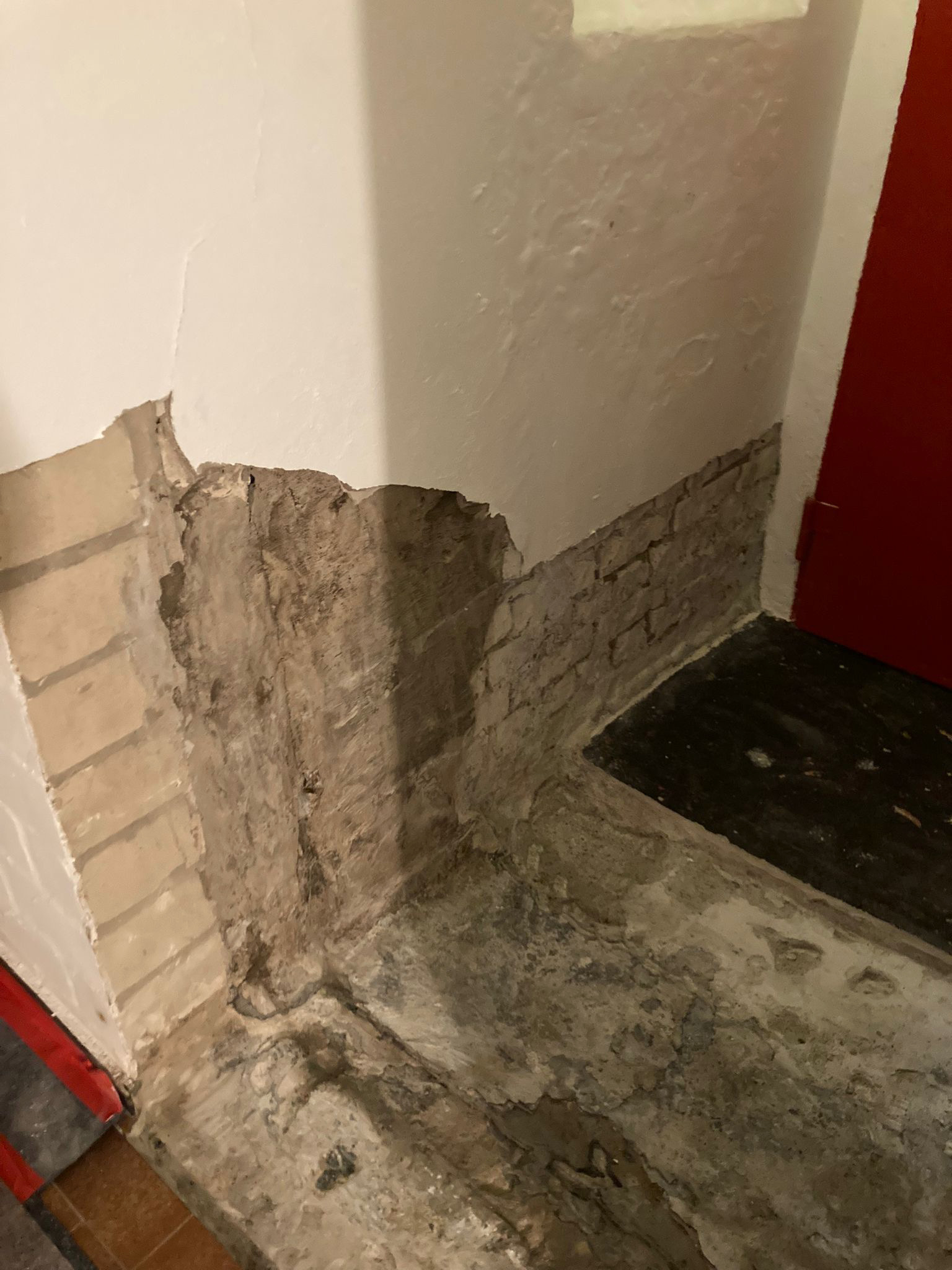 Abstemmen von schadhaftem Putz